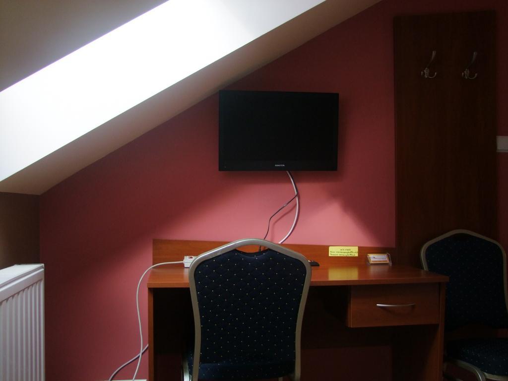Warnenczyka 85A Bezplatny Parking, Faktura, Prywatna Lazienka, Klimatyzacja Rzeszow Room photo