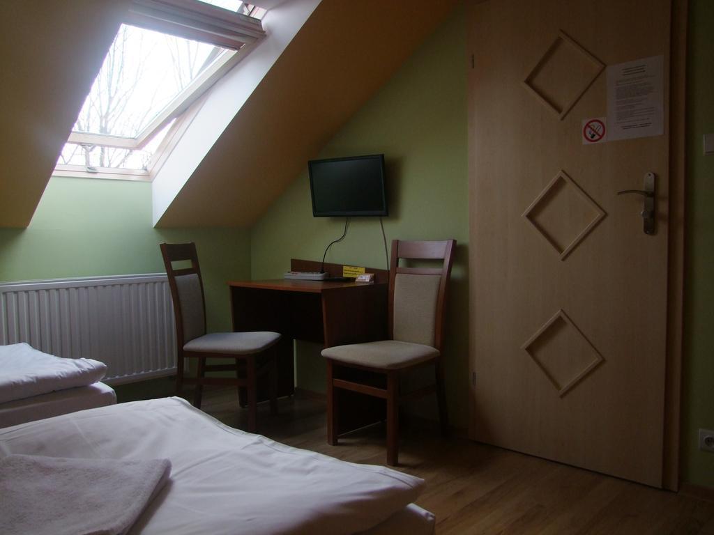 Warnenczyka 85A Bezplatny Parking, Faktura, Prywatna Lazienka, Klimatyzacja Rzeszow Room photo