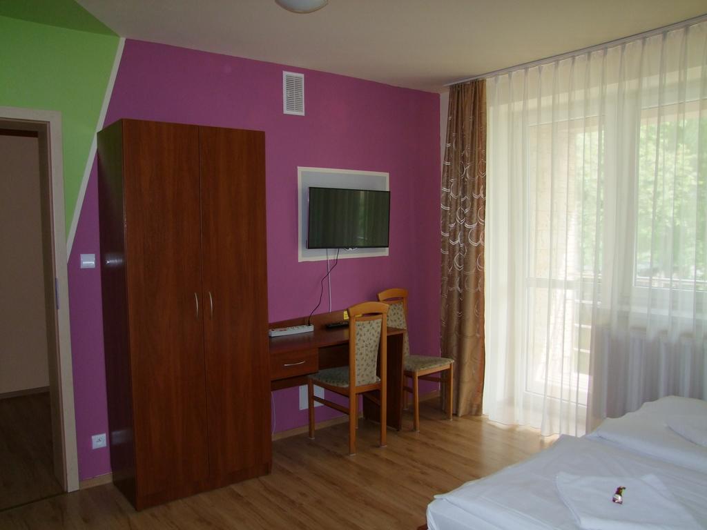Warnenczyka 85A Bezplatny Parking, Faktura, Prywatna Lazienka, Klimatyzacja Rzeszow Room photo