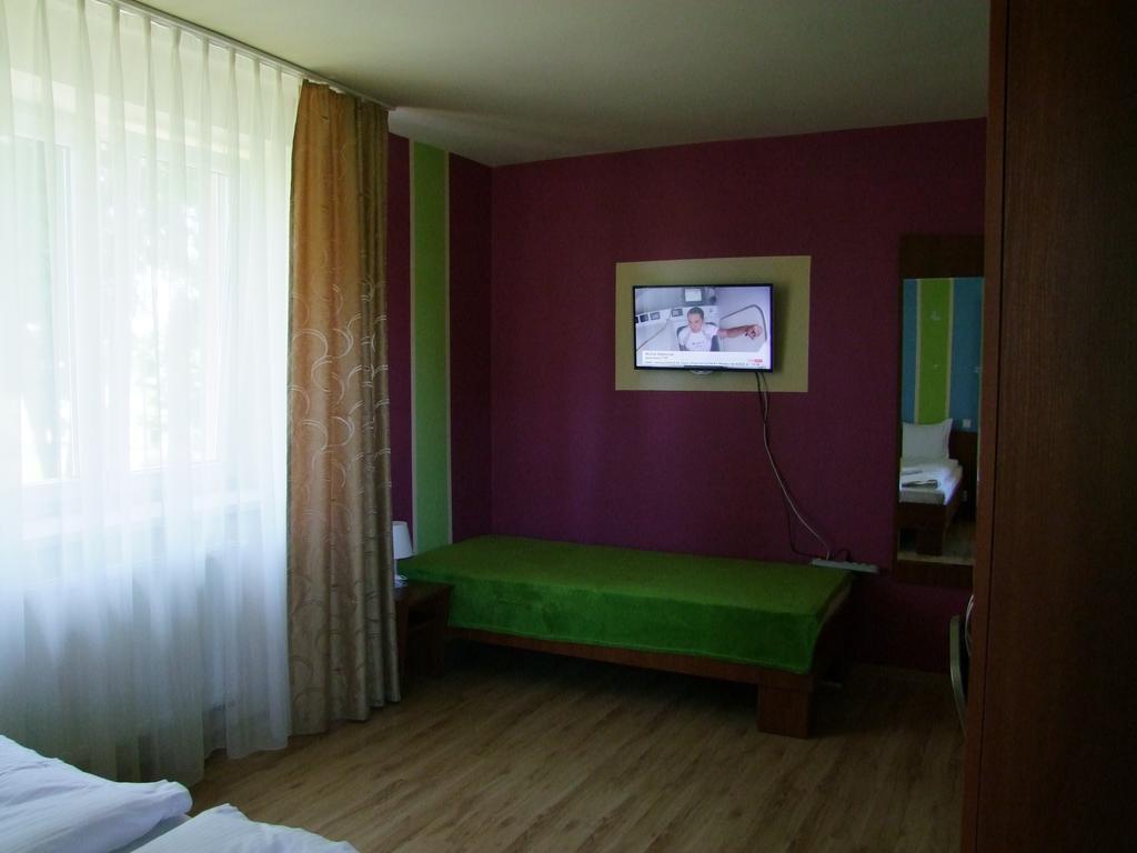 Warnenczyka 85A Bezplatny Parking, Faktura, Prywatna Lazienka, Klimatyzacja Rzeszow Room photo