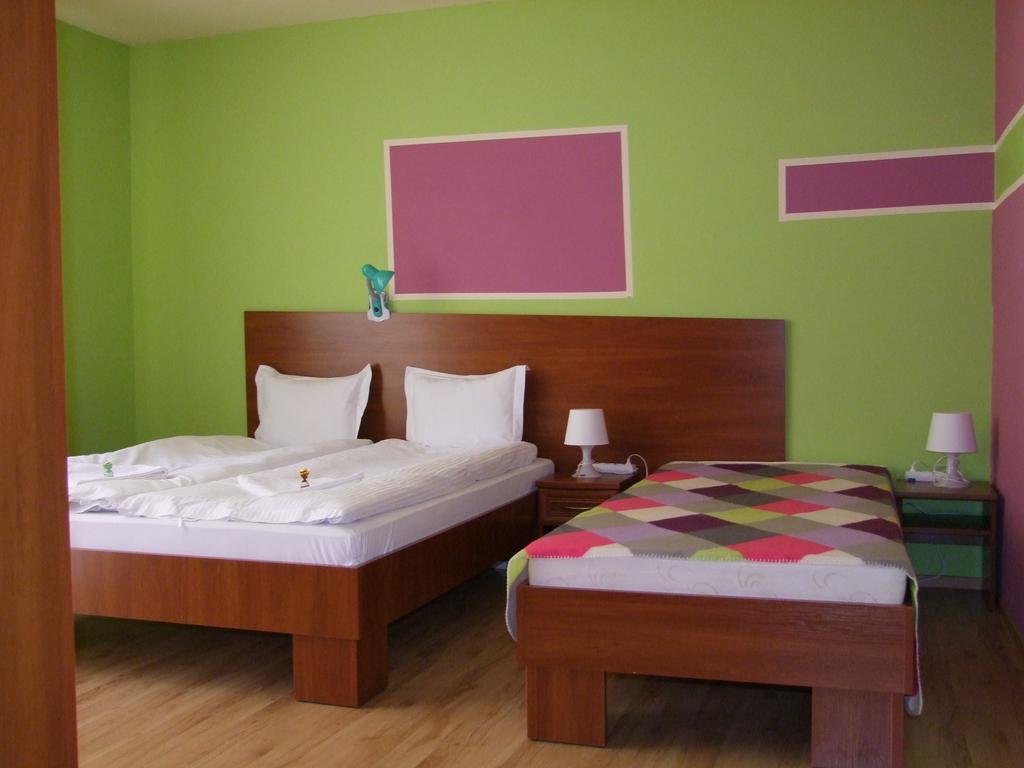 Warnenczyka 85A Bezplatny Parking, Faktura, Prywatna Lazienka, Klimatyzacja Rzeszow Room photo
